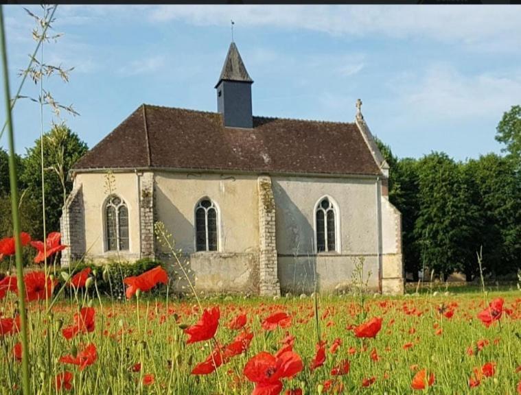 Вилла Le Refuge De Valprofonde Villeneuve-sur-Yonne Экстерьер фото
